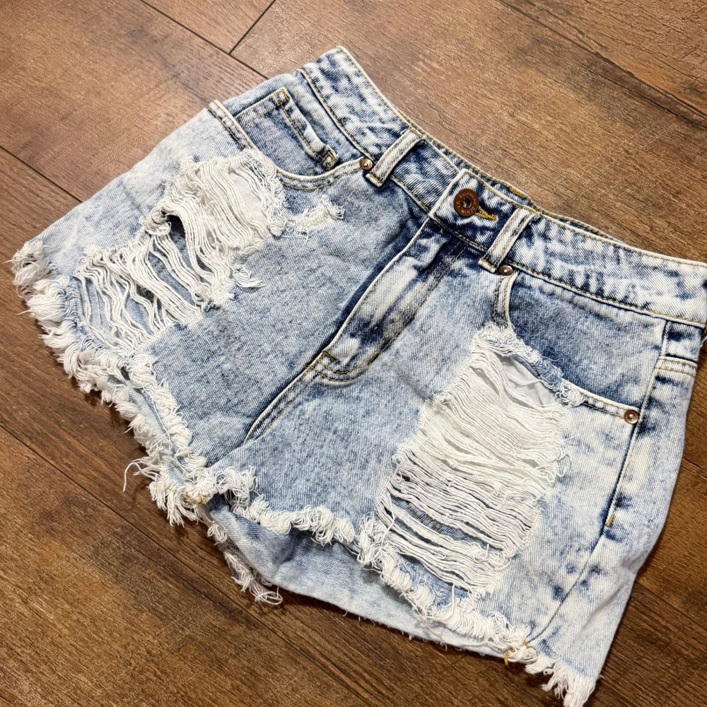 Bullhead Denim Co Light Acid Wash Distressed Mom Shorts‎ Size 5 High Waisted - Picture 3 of 8